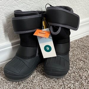 Cat & Jack: Black and Gray Winter Boots